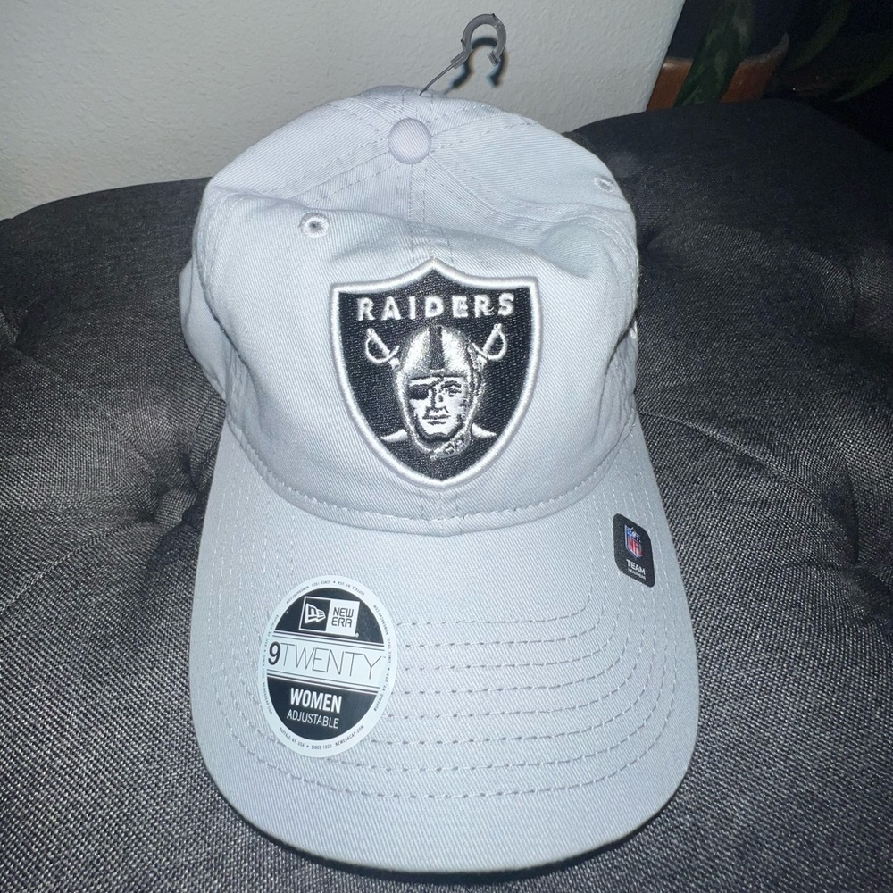 RAIDERS WOMENS HAT!! NEVER WORN